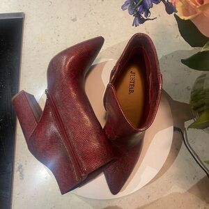 JustFab Women's Textured Burgundy Heeled Boots